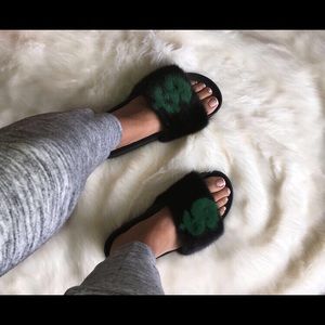 Black fur sandals